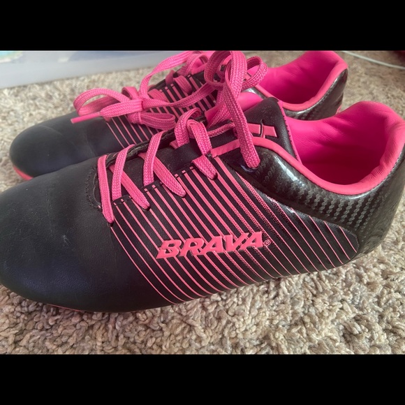 Soccer cleats for girls - Picture 4 of 4